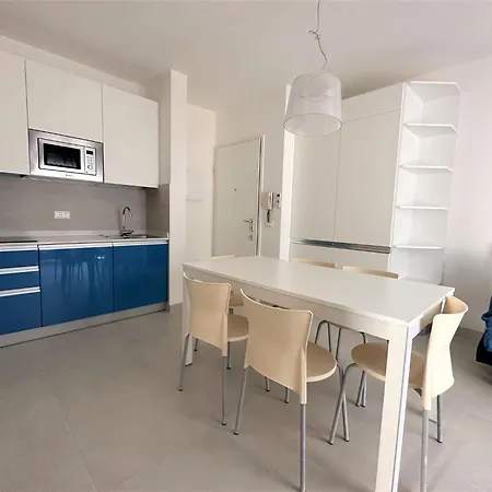 Stylish Flat With Pool Access Apartmán