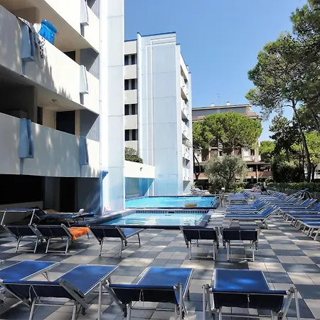 Lejlighed Stylish Flat With Pool Access