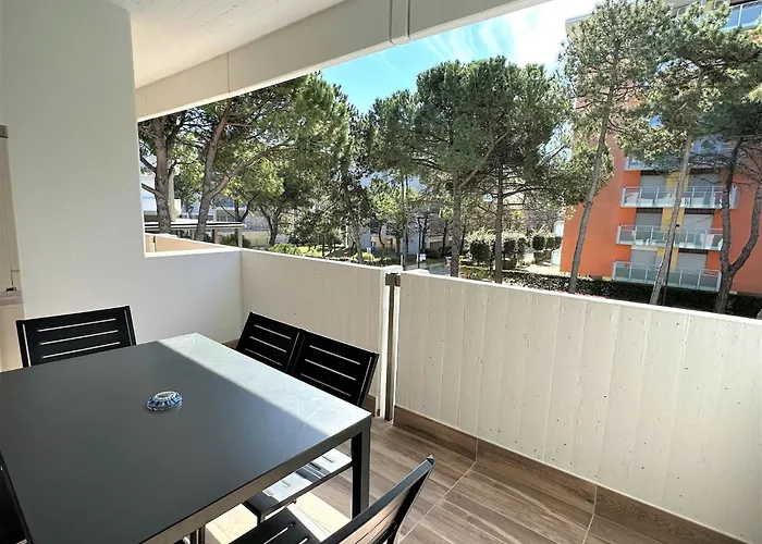 Stylish Flat With Pool Access Apartman